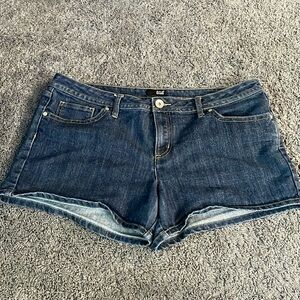 Lightly worn a.n.a size 16 jean shorts